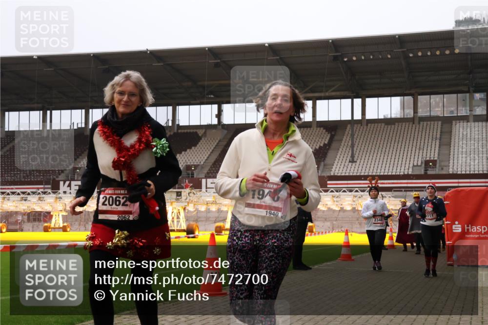 08.12.2024 - St. Pauli X-Mass-Run No. 14 Yannick Fuchs http://msf.ph/oto/7472700 08.12.2024 10:06:58 Ziel 129, 151, 719, 795, 1786, 1940, 2003, 2062, 2208, 2212, 2346, 2751, 2755, 2843, 2861, 2888, 3083, 3337, 3343 meine-sportfotos.de