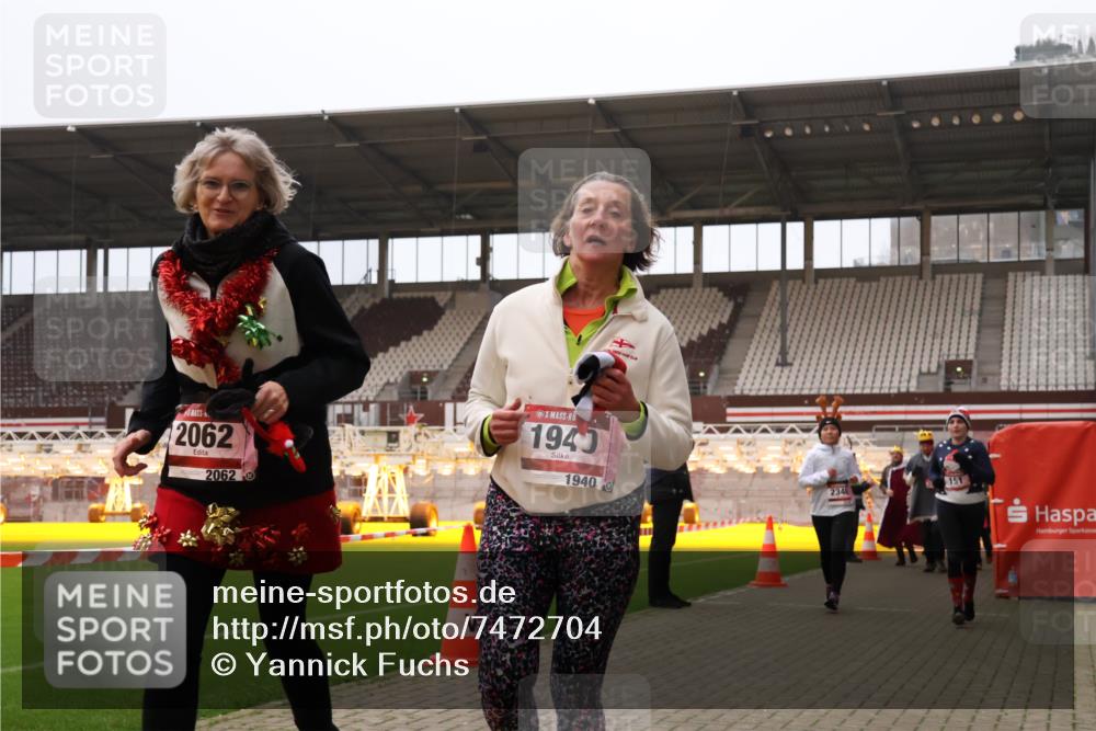 08.12.2024 - St. Pauli X-Mass-Run No. 14 Yannick Fuchs http://msf.ph/oto/7472704 08.12.2024 10:06:58 Ziel 129, 151, 719, 795, 1786, 1940, 2003, 2062, 2208, 2212, 2346, 2751, 2755, 2843, 2861, 2888, 3083, 3337, 3343 meine-sportfotos.de