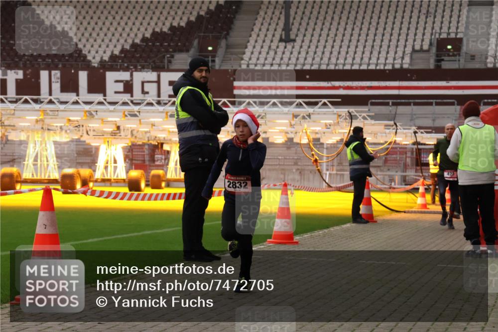 08.12.2024 - St. Pauli X-Mass-Run No. 14 Yannick Fuchs http://msf.ph/oto/7472705 08.12.2024 09:52:32 Ziel 423, 2741, 2832, 3305 meine-sportfotos.de