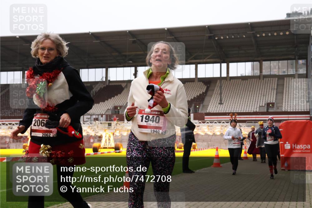08.12.2024 - St. Pauli X-Mass-Run No. 14 Yannick Fuchs http://msf.ph/oto/7472708 08.12.2024 10:06:58 Ziel 129, 151, 719, 795, 1786, 1940, 2003, 2062, 2208, 2212, 2346, 2751, 2755, 2843, 2861, 2888, 3083, 3337, 3343 meine-sportfotos.de