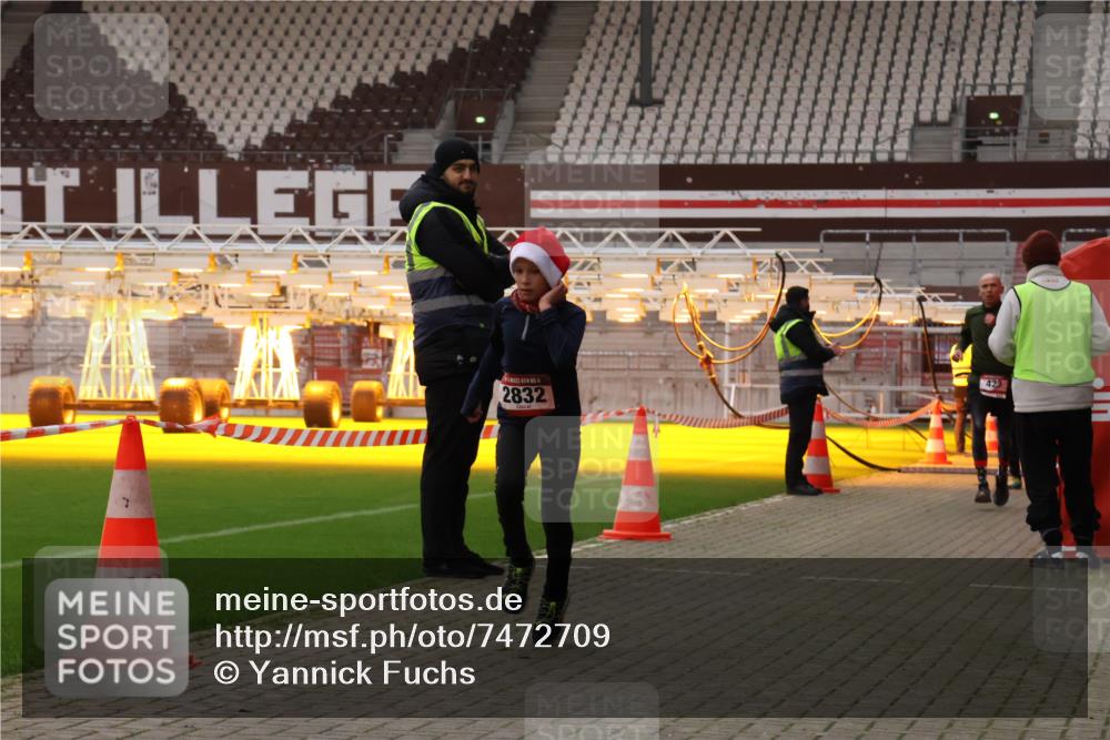 08.12.2024 - St. Pauli X-Mass-Run No. 14 Yannick Fuchs http://msf.ph/oto/7472709 08.12.2024 09:52:32 Ziel 423, 2741, 2832, 3305 meine-sportfotos.de