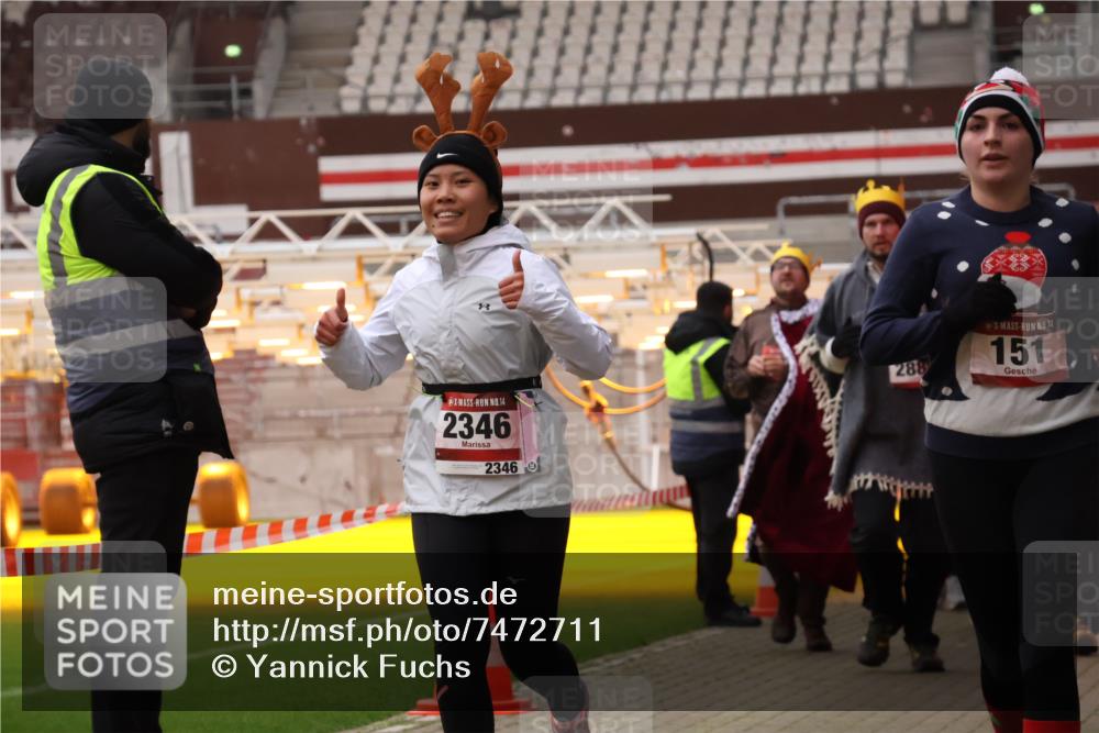 08.12.2024 - St. Pauli X-Mass-Run No. 14 Yannick Fuchs http://msf.ph/oto/7472711 08.12.2024 10:06:59 Ziel 129, 151, 165, 719, 1786, 1940, 2003, 2062, 2099, 2208, 2212, 2346, 2751, 2755, 2843, 2861, 2888, 3083, 3337, 3342, 3343 meine-sportfotos.de