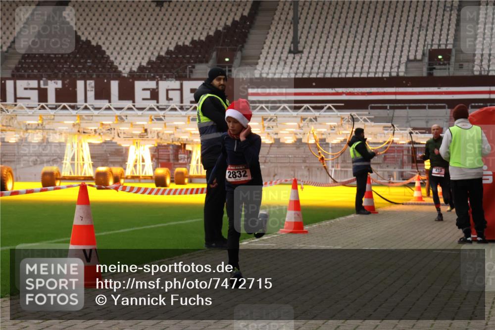 08.12.2024 - St. Pauli X-Mass-Run No. 14 Yannick Fuchs http://msf.ph/oto/7472715 08.12.2024 09:52:32 Ziel 423, 2741, 2832, 3305 meine-sportfotos.de