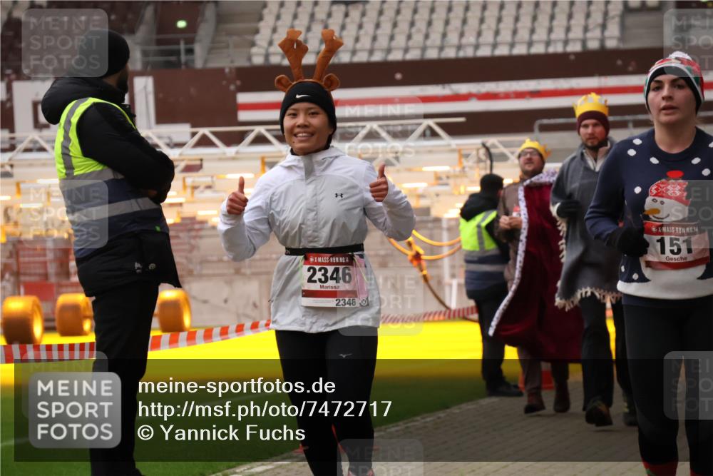 08.12.2024 - St. Pauli X-Mass-Run No. 14 Yannick Fuchs http://msf.ph/oto/7472717 08.12.2024 10:06:59 Ziel 129, 151, 165, 719, 1786, 1940, 2003, 2062, 2099, 2208, 2212, 2346, 2751, 2755, 2843, 2861, 2888, 3083, 3337, 3342, 3343 meine-sportfotos.de