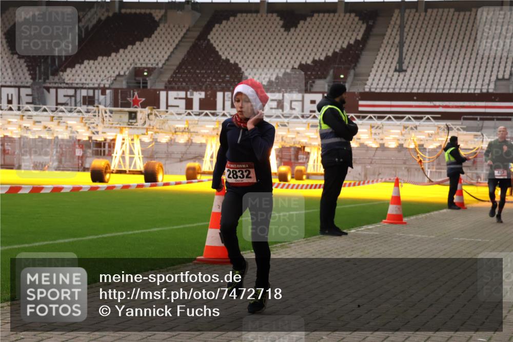 08.12.2024 - St. Pauli X-Mass-Run No. 14 Yannick Fuchs http://msf.ph/oto/7472718 08.12.2024 09:52:33 Ziel 423, 2741, 2832, 3305 meine-sportfotos.de