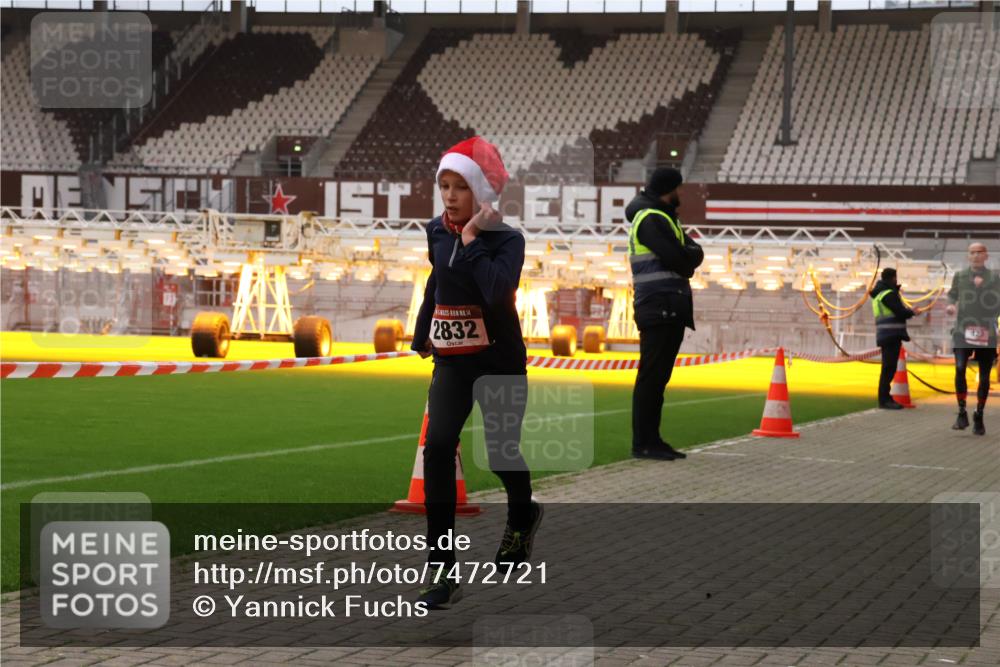 08.12.2024 - St. Pauli X-Mass-Run No. 14 Yannick Fuchs http://msf.ph/oto/7472721 08.12.2024 09:52:33 Ziel 423, 2741, 2832, 3305 meine-sportfotos.de
