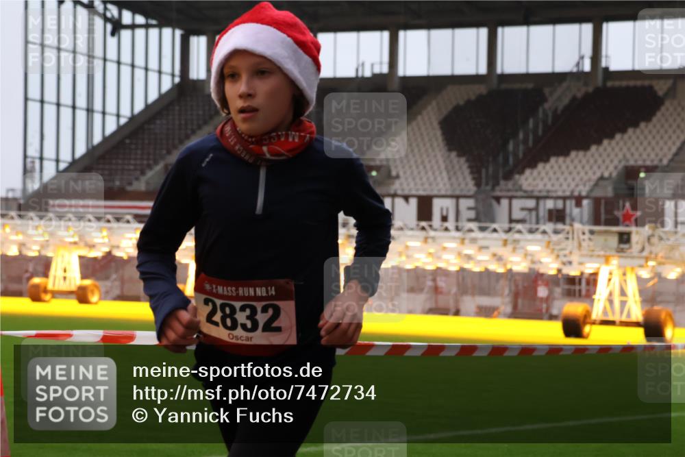 08.12.2024 - St. Pauli X-Mass-Run No. 14 Yannick Fuchs http://msf.ph/oto/7472734 08.12.2024 09:52:34 Ziel 423, 2741, 2832, 3305 meine-sportfotos.de