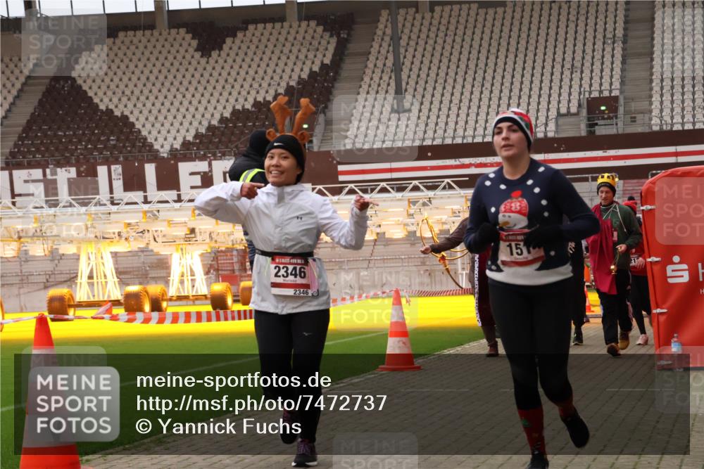 08.12.2024 - St. Pauli X-Mass-Run No. 14 Yannick Fuchs http://msf.ph/oto/7472737 08.12.2024 10:07:00 Ziel 129, 151, 165, 719, 1940, 2003, 2062, 2099, 2208, 2212, 2346, 2755, 2843, 2861, 2888, 3083, 3337, 3338, 3342, 3343 meine-sportfotos.de