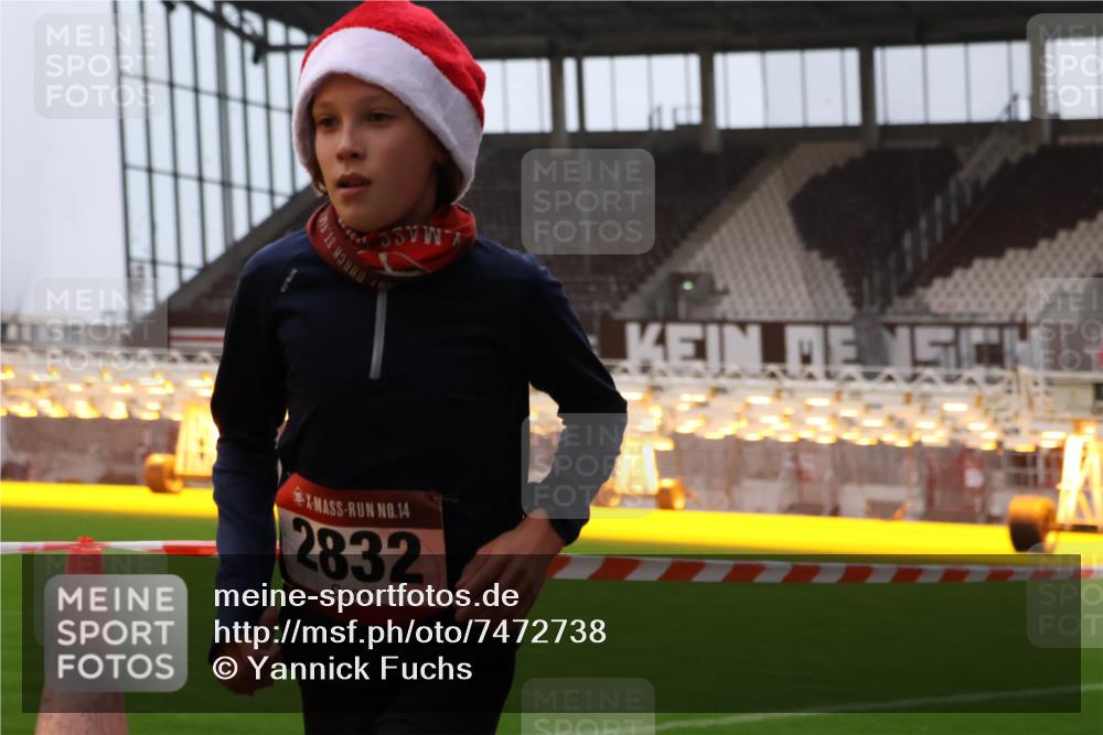 08.12.2024 - St. Pauli X-Mass-Run No. 14 Yannick Fuchs http://msf.ph/oto/7472738 08.12.2024 09:52:34 Ziel 423, 2741, 2832, 3305 meine-sportfotos.de