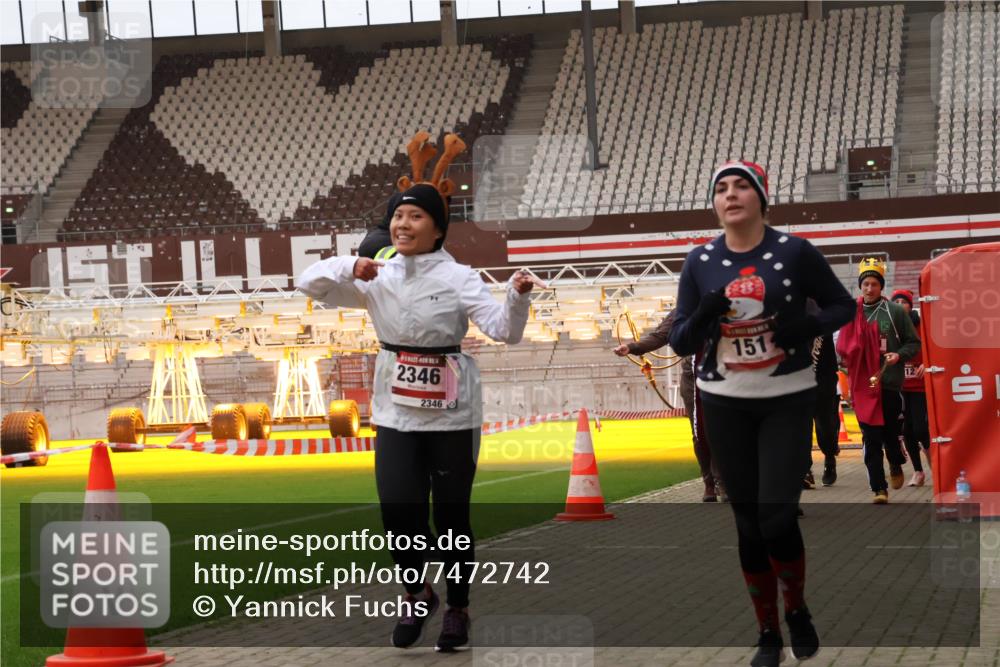 08.12.2024 - St. Pauli X-Mass-Run No. 14 Yannick Fuchs http://msf.ph/oto/7472742 08.12.2024 10:07:00 Ziel 129, 151, 165, 719, 1940, 2003, 2062, 2099, 2208, 2212, 2346, 2755, 2843, 2861, 2888, 3083, 3337, 3338, 3342, 3343 meine-sportfotos.de
