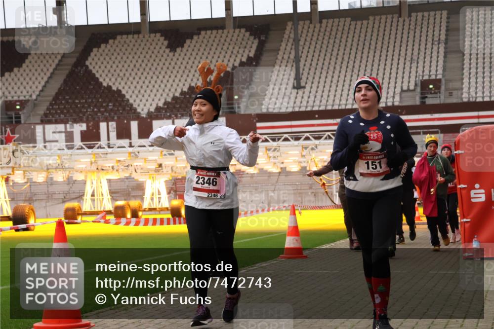 08.12.2024 - St. Pauli X-Mass-Run No. 14 Yannick Fuchs http://msf.ph/oto/7472743 08.12.2024 10:07:00 Ziel 129, 151, 165, 719, 1940, 2003, 2062, 2099, 2208, 2212, 2346, 2755, 2843, 2861, 2888, 3083, 3337, 3338, 3342, 3343 meine-sportfotos.de
