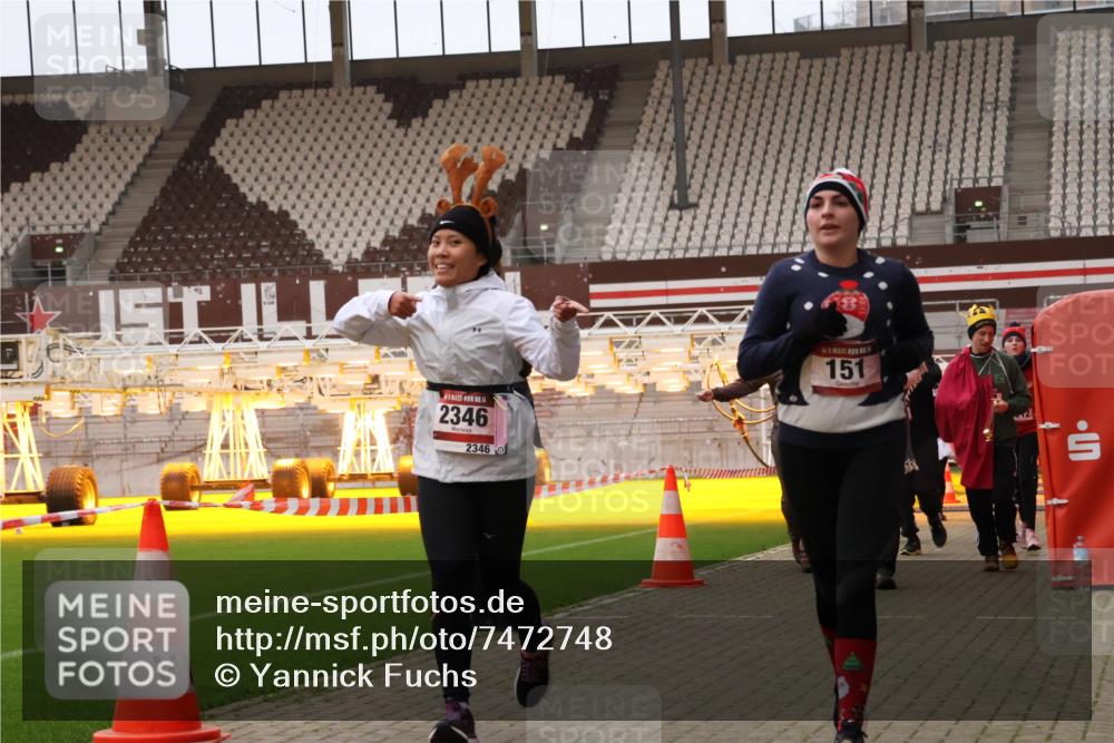 08.12.2024 - St. Pauli X-Mass-Run No. 14 Yannick Fuchs http://msf.ph/oto/7472748 08.12.2024 10:07:00 Ziel 129, 151, 165, 719, 1940, 2003, 2062, 2099, 2208, 2212, 2346, 2755, 2843, 2861, 2888, 3083, 3337, 3338, 3342, 3343 meine-sportfotos.de