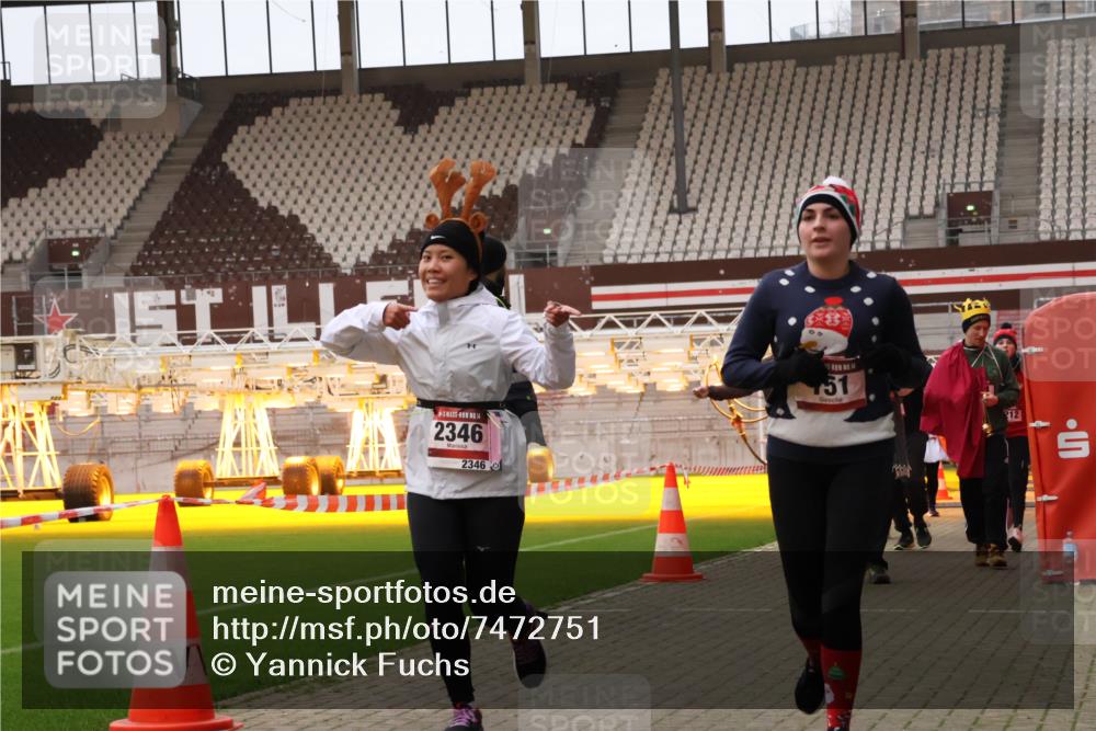 08.12.2024 - St. Pauli X-Mass-Run No. 14 Yannick Fuchs http://msf.ph/oto/7472751 08.12.2024 10:07:00 Ziel 129, 151, 165, 719, 1940, 2003, 2062, 2099, 2208, 2212, 2346, 2755, 2843, 2861, 2888, 3083, 3337, 3338, 3342, 3343 meine-sportfotos.de