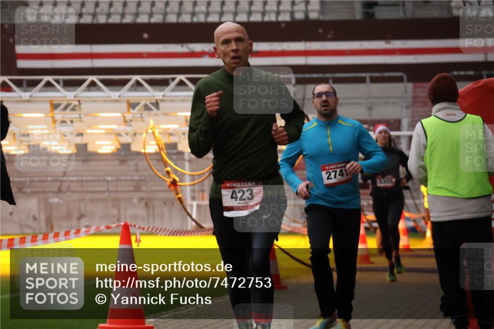 08.12.2024 - St. Pauli X-Mass-Run No. 14 Yannick Fuchs http://msf.ph/oto/7472753 08.12.2024 09:52:36 Ziel 423, 2741, 2832, 3305 meine-sportfotos.de
