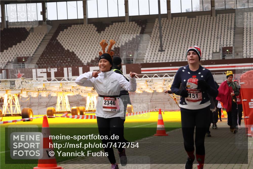 08.12.2024 - St. Pauli X-Mass-Run No. 14 Yannick Fuchs http://msf.ph/oto/7472754 08.12.2024 10:07:00 Ziel 129, 151, 165, 719, 1940, 2003, 2062, 2099, 2208, 2212, 2346, 2755, 2843, 2861, 2888, 3083, 3337, 3338, 3342, 3343 meine-sportfotos.de