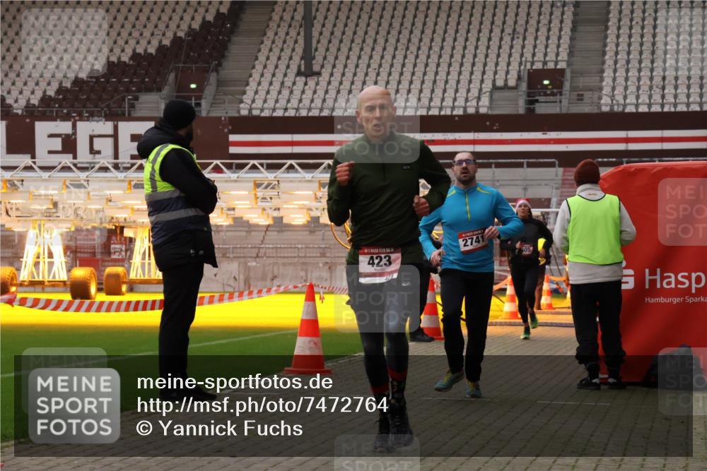 08.12.2024 - St. Pauli X-Mass-Run No. 14 Yannick Fuchs http://msf.ph/oto/7472764 08.12.2024 09:52:36 Ziel 423, 2741, 2832, 3305 meine-sportfotos.de