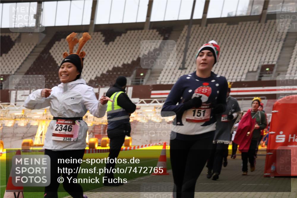 08.12.2024 - St. Pauli X-Mass-Run No. 14 Yannick Fuchs http://msf.ph/oto/7472765 08.12.2024 10:07:01 Ziel 129, 151, 165, 719, 1007, 1720, 1940, 2062, 2099, 2208, 2212, 2346, 2755, 2843, 2861, 2888, 3083, 3337, 3338, 3342, 3343 meine-sportfotos.de