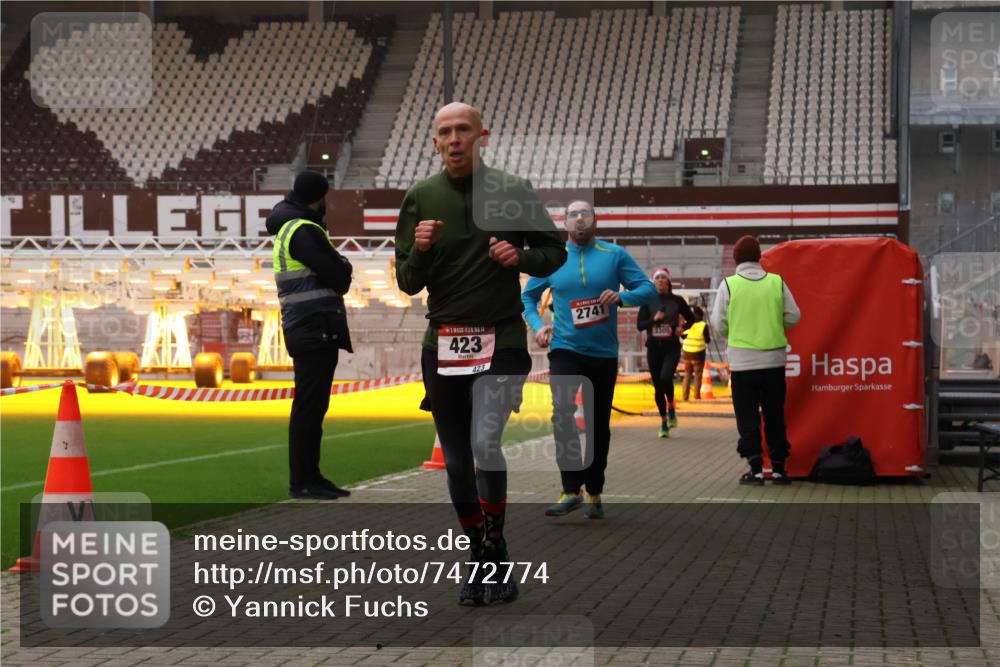 08.12.2024 - St. Pauli X-Mass-Run No. 14 Yannick Fuchs http://msf.ph/oto/7472774 08.12.2024 09:52:37 Ziel 423, 2741, 2832, 3305 meine-sportfotos.de