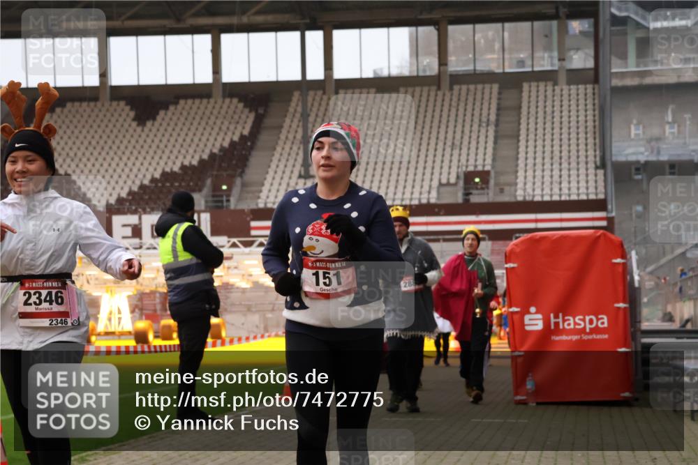 08.12.2024 - St. Pauli X-Mass-Run No. 14 Yannick Fuchs http://msf.ph/oto/7472775 08.12.2024 10:07:01 Ziel 129, 151, 165, 719, 1007, 1720, 1940, 2062, 2099, 2208, 2212, 2346, 2755, 2843, 2861, 2888, 3083, 3337, 3338, 3342, 3343 meine-sportfotos.de