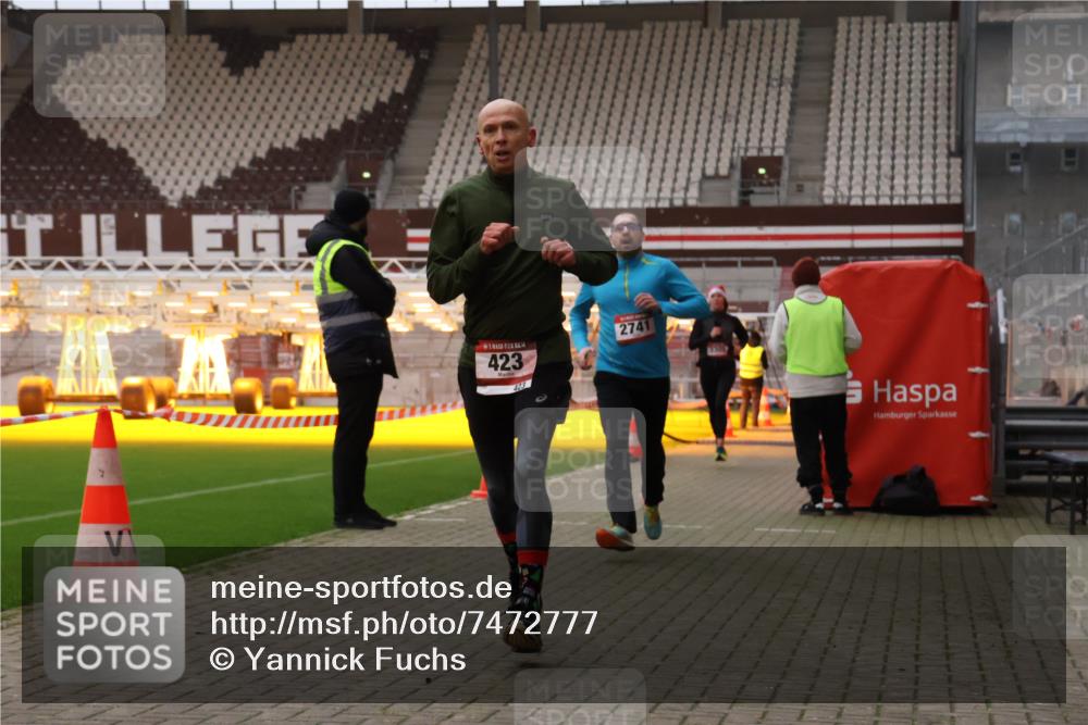08.12.2024 - St. Pauli X-Mass-Run No. 14 Yannick Fuchs http://msf.ph/oto/7472777 08.12.2024 09:52:37 Ziel 423, 2741, 2832, 3305 meine-sportfotos.de