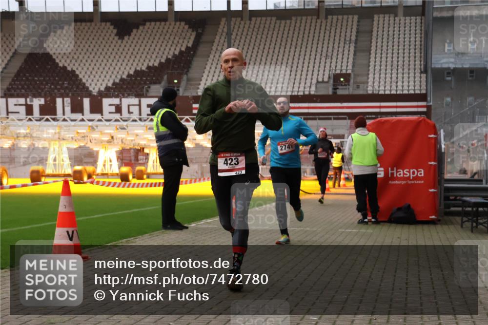 08.12.2024 - St. Pauli X-Mass-Run No. 14 Yannick Fuchs http://msf.ph/oto/7472780 08.12.2024 09:52:37 Ziel 423, 2741, 2832, 3305 meine-sportfotos.de