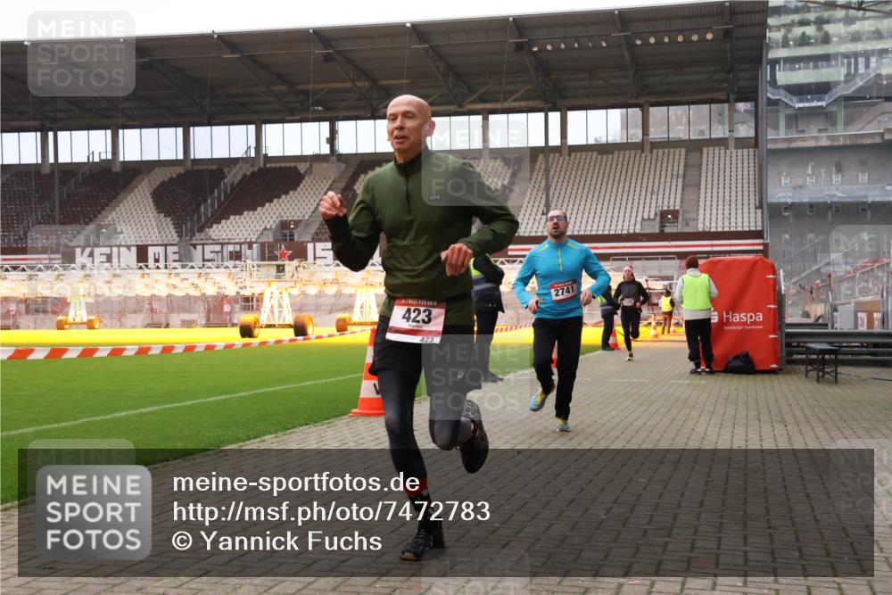08.12.2024 - St. Pauli X-Mass-Run No. 14 Yannick Fuchs http://msf.ph/oto/7472783 08.12.2024 09:52:38 Ziel 423, 2741, 2832, 3305 meine-sportfotos.de