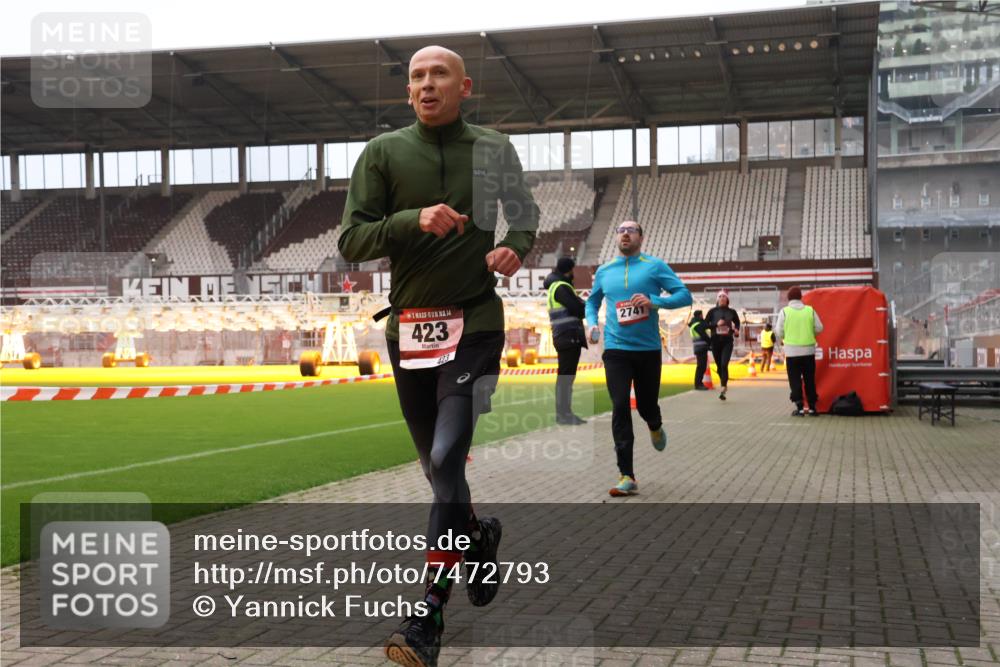 08.12.2024 - St. Pauli X-Mass-Run No. 14 Yannick Fuchs http://msf.ph/oto/7472793 08.12.2024 09:52:39 Ziel 423, 2741, 2832, 3305 meine-sportfotos.de