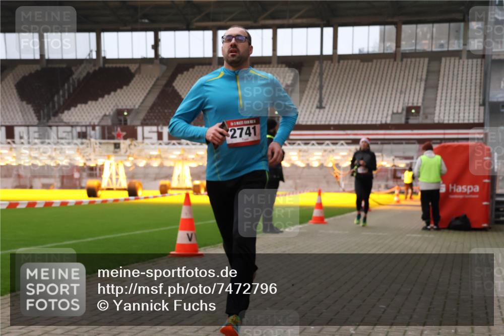 08.12.2024 - St. Pauli X-Mass-Run No. 14 Yannick Fuchs http://msf.ph/oto/7472796 08.12.2024 09:52:40 Ziel 423, 2741, 2832, 3305 meine-sportfotos.de