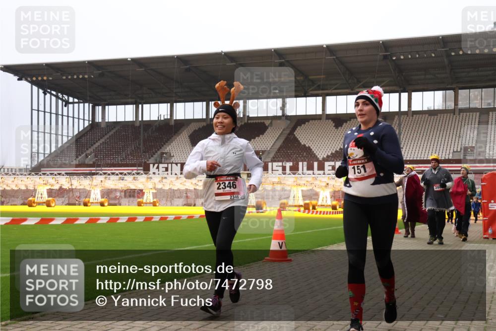 08.12.2024 - St. Pauli X-Mass-Run No. 14 Yannick Fuchs http://msf.ph/oto/7472798 08.12.2024 10:07:02 Ziel 129, 151, 165, 719, 1007, 1720, 1940, 2062, 2099, 2208, 2212, 2346, 2843, 2861, 2888, 3083, 3337, 3338, 3342, 3343 meine-sportfotos.de