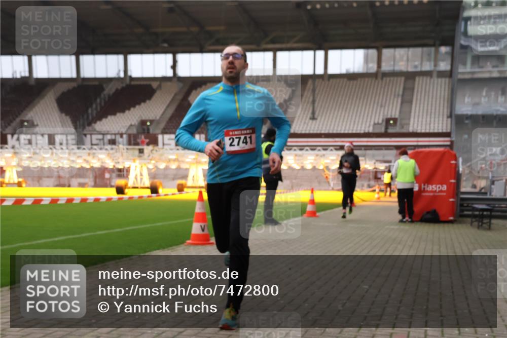 08.12.2024 - St. Pauli X-Mass-Run No. 14 Yannick Fuchs http://msf.ph/oto/7472800 08.12.2024 09:52:40 Ziel 423, 2741, 2832, 3305 meine-sportfotos.de