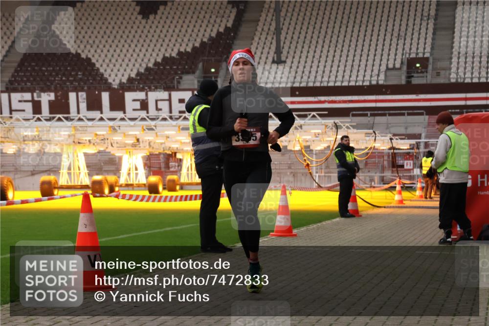 08.12.2024 - St. Pauli X-Mass-Run No. 14 Yannick Fuchs http://msf.ph/oto/7472833 08.12.2024 09:52:42 Ziel 423, 2741, 3305 meine-sportfotos.de