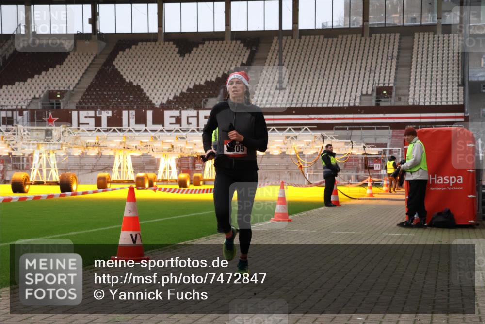 08.12.2024 - St. Pauli X-Mass-Run No. 14 Yannick Fuchs http://msf.ph/oto/7472847 08.12.2024 09:52:42 Ziel 423, 2741, 3305 meine-sportfotos.de