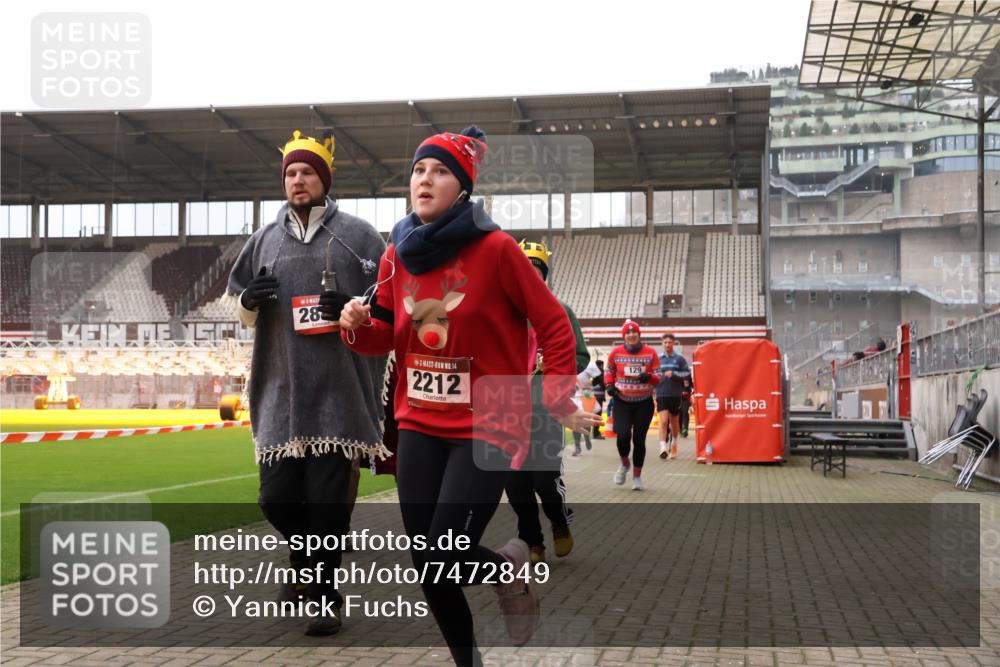 08.12.2024 - St. Pauli X-Mass-Run No. 14 Yannick Fuchs http://msf.ph/oto/7472849 08.12.2024 10:07:06 Ziel 129, 151, 165, 892, 1007, 1426, 1720, 1940, 2062, 2099, 2208, 2212, 2346, 2843, 2861, 2888, 3083, 3153, 3338, 3342, 3343 meine-sportfotos.de