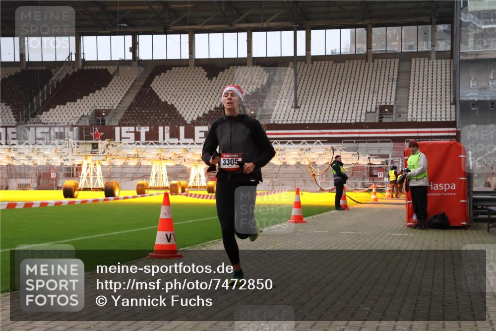 08.12.2024 - St. Pauli X-Mass-Run No. 14 Yannick Fuchs http://msf.ph/oto/7472850 08.12.2024 09:52:42 Ziel 423, 2741, 3305 meine-sportfotos.de