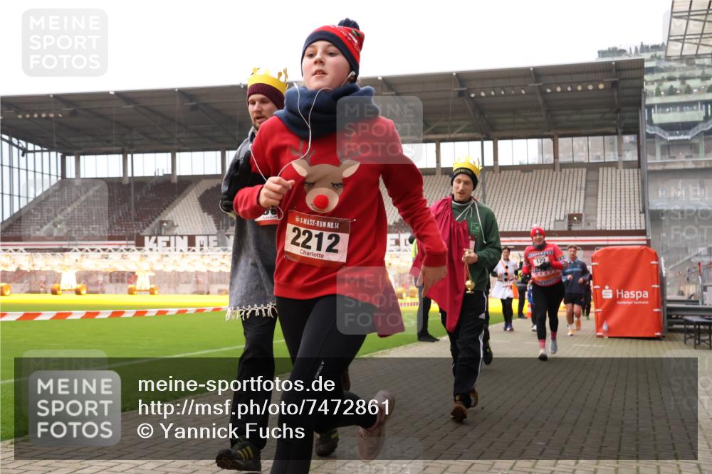 08.12.2024 - St. Pauli X-Mass-Run No. 14 Yannick Fuchs http://msf.ph/oto/7472861 08.12.2024 10:07:06 Ziel 129, 151, 165, 892, 1007, 1426, 1720, 1940, 2062, 2099, 2208, 2212, 2346, 2843, 2861, 2888, 3083, 3153, 3338, 3342, 3343 meine-sportfotos.de
