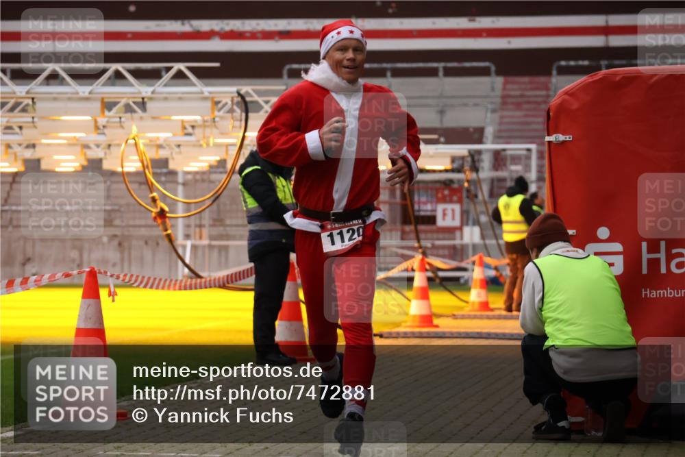 08.12.2024 - St. Pauli X-Mass-Run No. 14 Yannick Fuchs http://msf.ph/oto/7472881 08.12.2024 09:53:00 Ziel 1120 meine-sportfotos.de