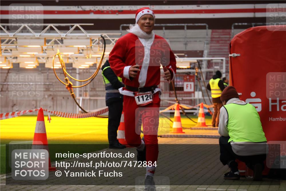08.12.2024 - St. Pauli X-Mass-Run No. 14 Yannick Fuchs http://msf.ph/oto/7472884 08.12.2024 09:53:00 Ziel 1120 meine-sportfotos.de