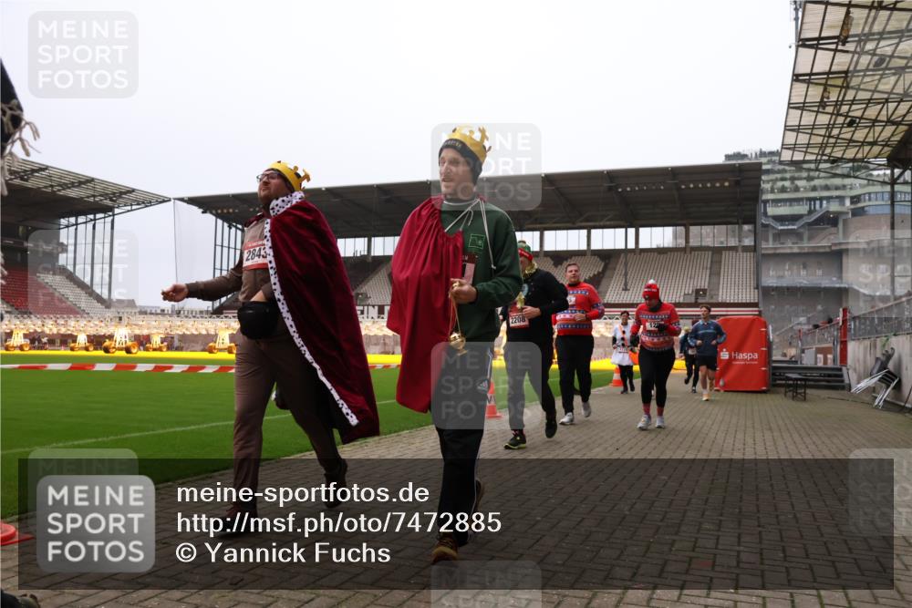08.12.2024 - St. Pauli X-Mass-Run No. 14 Yannick Fuchs http://msf.ph/oto/7472885 08.12.2024 10:07:07 Ziel 129, 151, 165, 892, 1007, 1426, 1720, 1940, 2062, 2099, 2208, 2212, 2346, 2843, 2861, 2888, 3083, 3153, 3338, 3342, 3343 meine-sportfotos.de