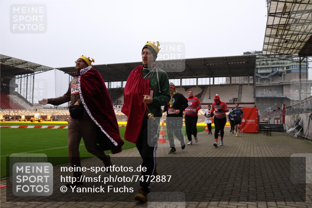 08.12.2024 - St. Pauli X-Mass-Run No. 14 Yannick Fuchs http://msf.ph/oto/7472887 08.12.2024 10:07:08 Ziel 129, 151, 165, 892, 1007, 1124, 1426, 1720, 1940, 2062, 2099, 2208, 2212, 2346, 2843, 2861, 2888, 3083, 3153, 3338, 3342, 3343 meine-sportfotos.de