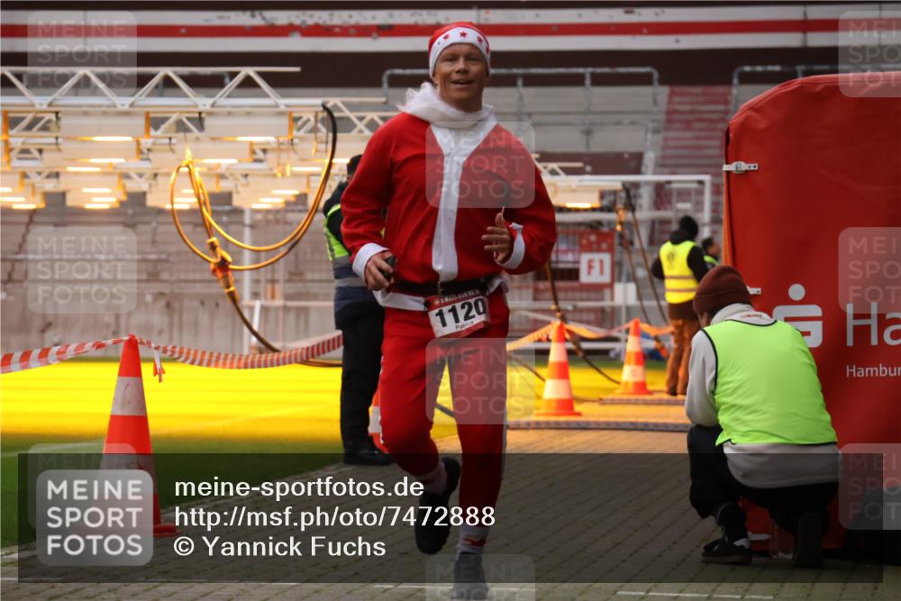 08.12.2024 - St. Pauli X-Mass-Run No. 14 Yannick Fuchs http://msf.ph/oto/7472888 08.12.2024 09:53:00 Ziel 1120 meine-sportfotos.de