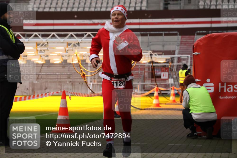 08.12.2024 - St. Pauli X-Mass-Run No. 14 Yannick Fuchs http://msf.ph/oto/7472894 08.12.2024 09:53:01 Ziel 1120 meine-sportfotos.de