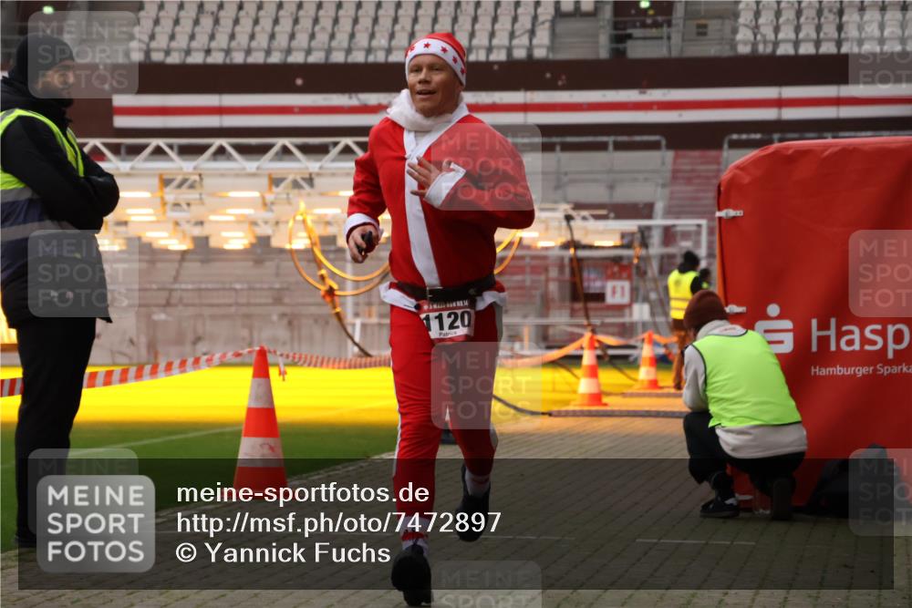 08.12.2024 - St. Pauli X-Mass-Run No. 14 Yannick Fuchs http://msf.ph/oto/7472897 08.12.2024 09:53:01 Ziel 1120 meine-sportfotos.de
