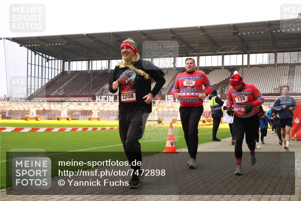 08.12.2024 - St. Pauli X-Mass-Run No. 14 Yannick Fuchs http://msf.ph/oto/7472898 08.12.2024 10:07:08 Ziel 129, 151, 165, 892, 1007, 1124, 1426, 1720, 1940, 2062, 2099, 2208, 2212, 2346, 2843, 2861, 2888, 3083, 3153, 3338, 3342, 3343 meine-sportfotos.de