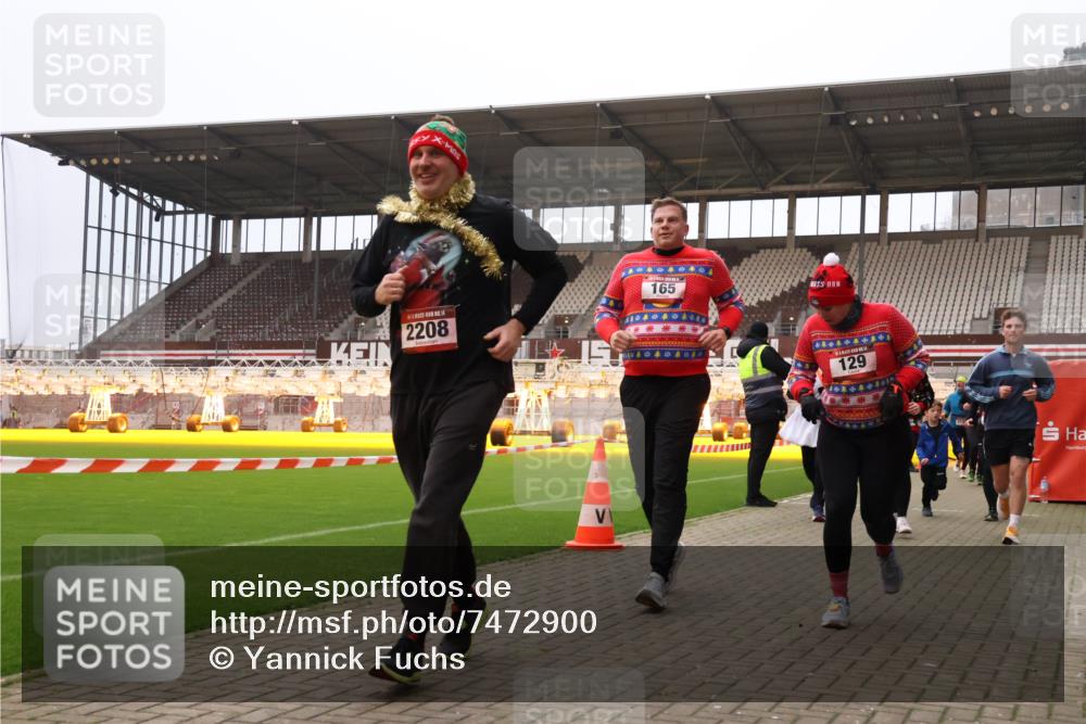 08.12.2024 - St. Pauli X-Mass-Run No. 14 Yannick Fuchs http://msf.ph/oto/7472900 08.12.2024 10:07:09 Ziel 129, 151, 165, 892, 1007, 1124, 1426, 1720, 2062, 2099, 2208, 2212, 2346, 2843, 2861, 2888, 3153, 3338, 3342 meine-sportfotos.de