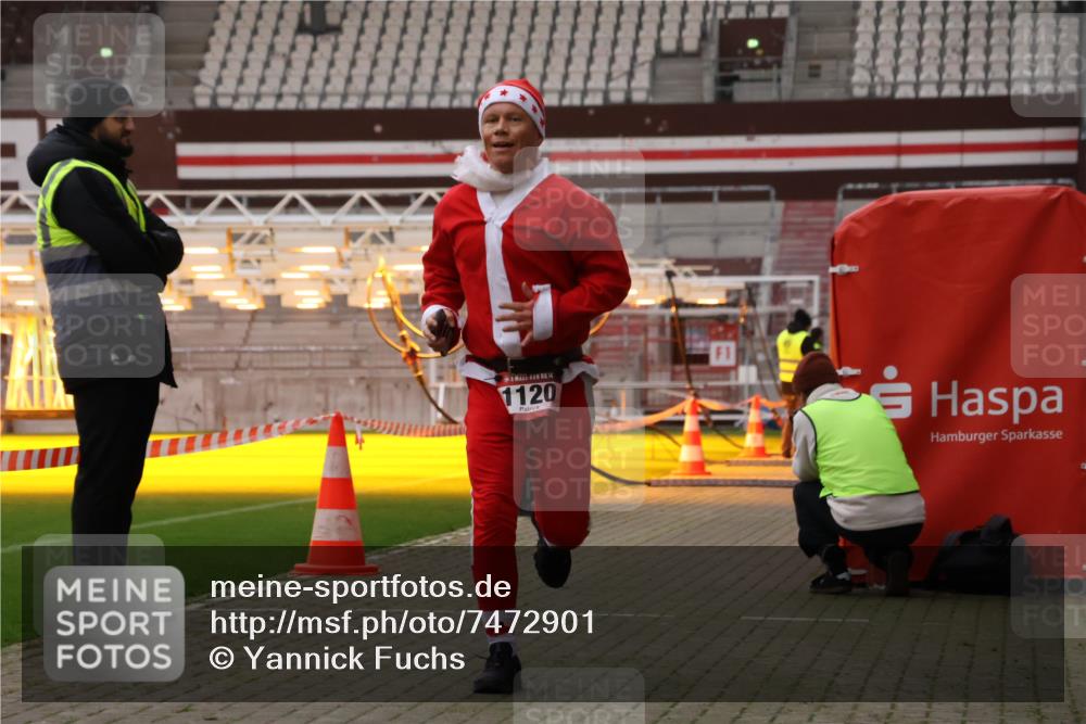 08.12.2024 - St. Pauli X-Mass-Run No. 14 Yannick Fuchs http://msf.ph/oto/7472901 08.12.2024 09:53:01 Ziel 1120 meine-sportfotos.de