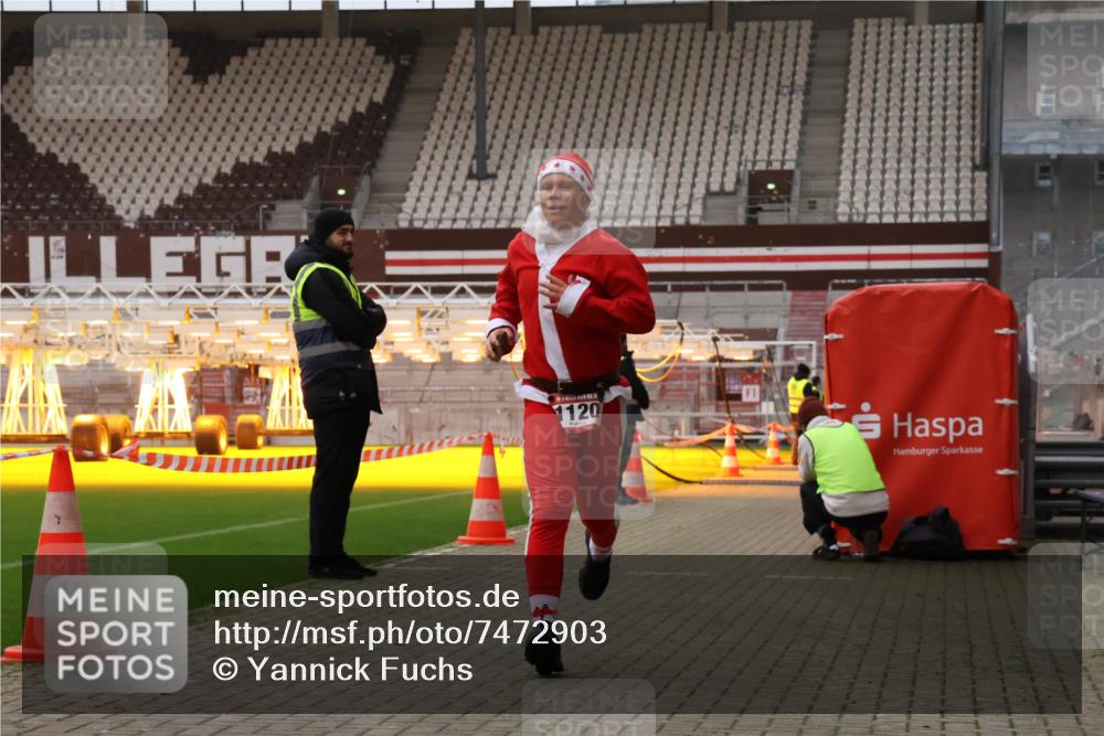 08.12.2024 - St. Pauli X-Mass-Run No. 14 Yannick Fuchs http://msf.ph/oto/7472903 08.12.2024 09:53:01 Ziel 1120 meine-sportfotos.de