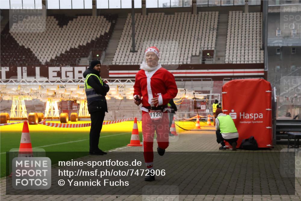 08.12.2024 - St. Pauli X-Mass-Run No. 14 Yannick Fuchs http://msf.ph/oto/7472906 08.12.2024 09:53:01 Ziel 1120 meine-sportfotos.de