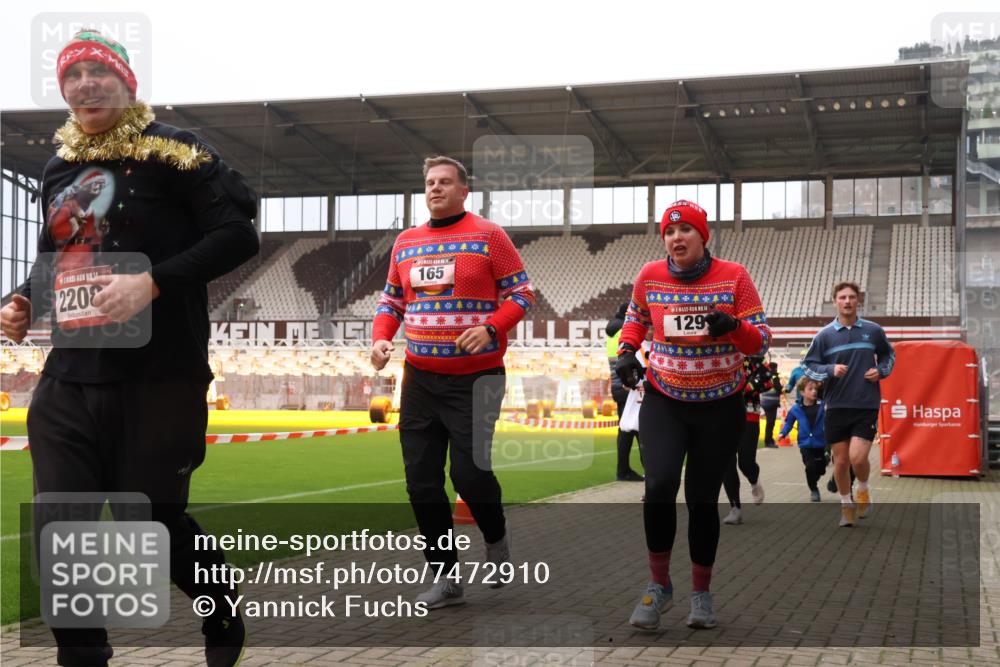 08.12.2024 - St. Pauli X-Mass-Run No. 14 Yannick Fuchs http://msf.ph/oto/7472910 08.12.2024 10:07:09 Ziel 129, 151, 165, 892, 1007, 1124, 1426, 1720, 2062, 2099, 2208, 2212, 2346, 2843, 2861, 2888, 3153, 3338, 3342 meine-sportfotos.de