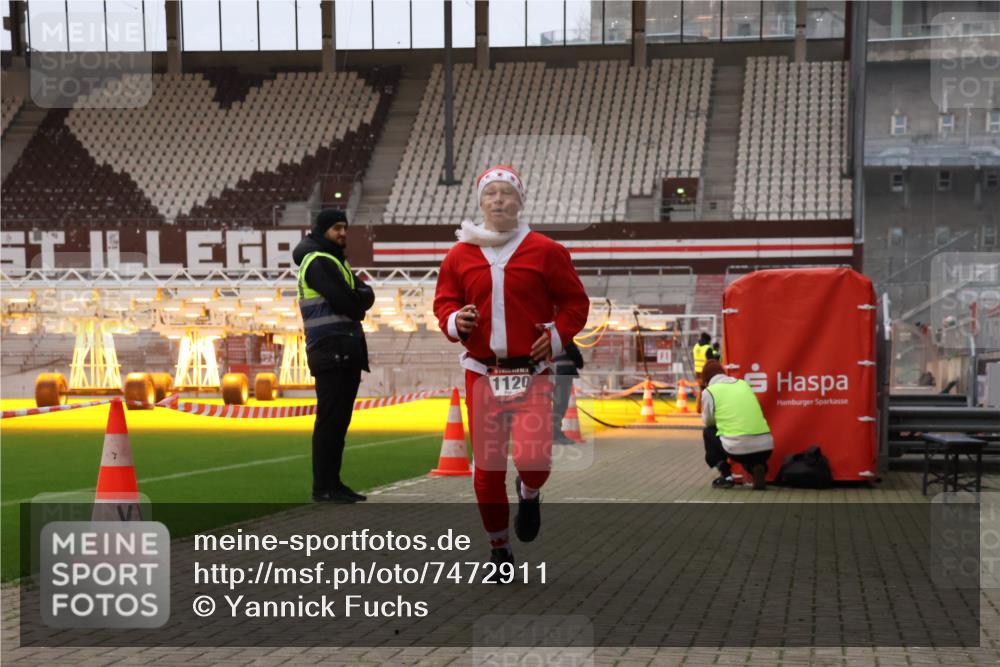 08.12.2024 - St. Pauli X-Mass-Run No. 14 Yannick Fuchs http://msf.ph/oto/7472911 08.12.2024 09:53:01 Ziel 1120 meine-sportfotos.de