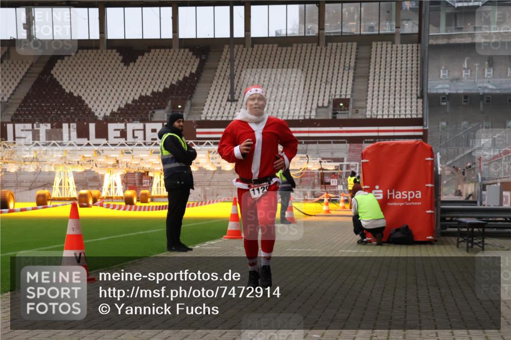 08.12.2024 - St. Pauli X-Mass-Run No. 14 Yannick Fuchs http://msf.ph/oto/7472914 08.12.2024 09:53:02 Ziel 1120 meine-sportfotos.de